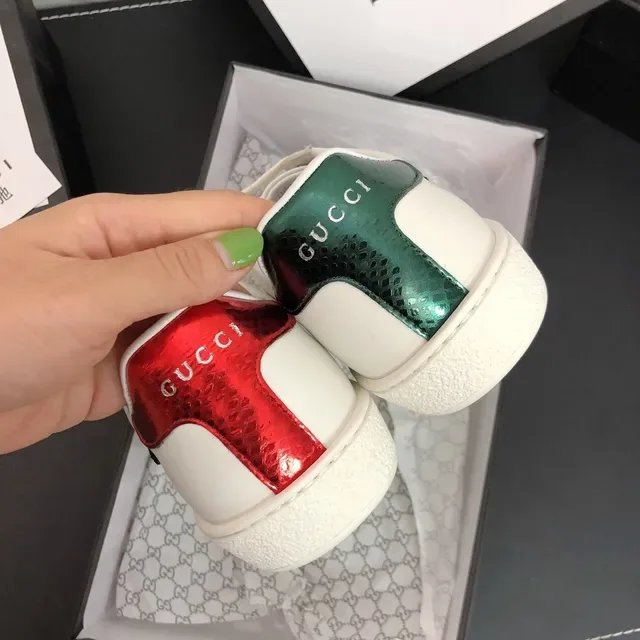 Gucci Ace أحذية رياضية أسلوب حياة مع تطريز ثعبان أبيض 4