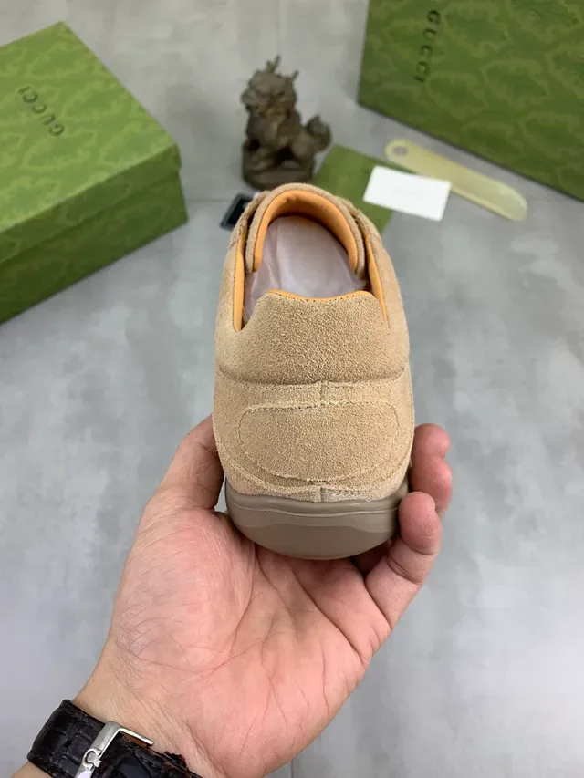 Gucci Sneakers lifestyle beige daim low top à lacets 4
