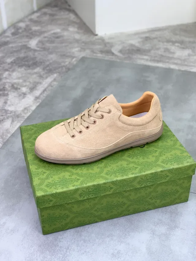 Gucci Sneakers lifestyle beige daim low top à lacets 5