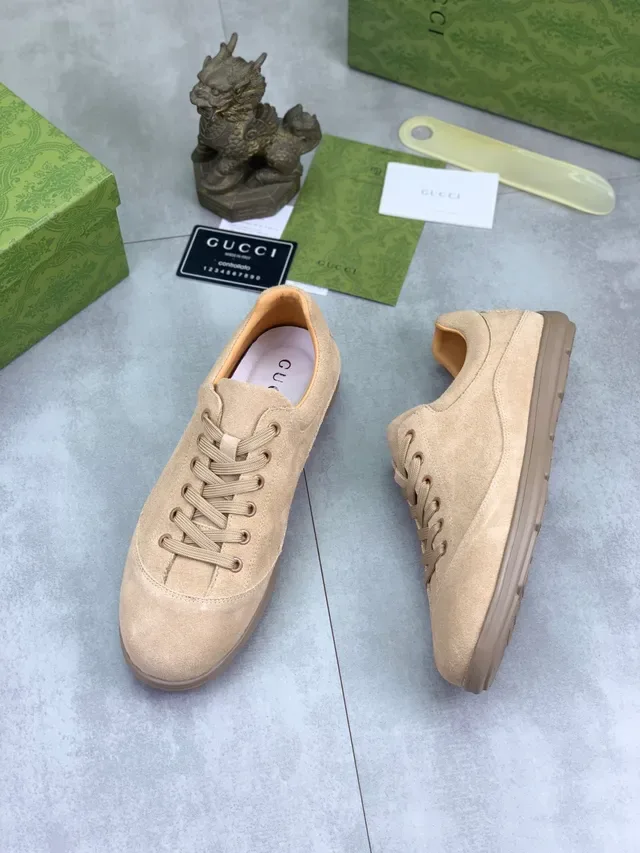 Gucci Sneakers lifestyle beige daim low top à lacets 6