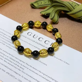 Gucci سوار خرز أسود وذهبي اللون