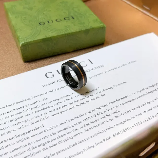 Gucci Black Gold Ceramic Thin Stripe Ring 7