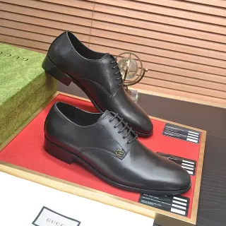 Gucci কালো সোনা চকচকে চামড়া ক্যাপ টু অক্সফোর্ড জুতো