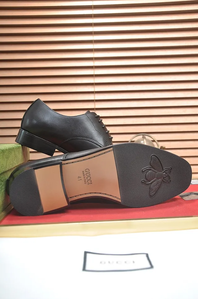 Gucci Noir et Or Cuir Poli Embout de Cap Chaussures Oxford 3