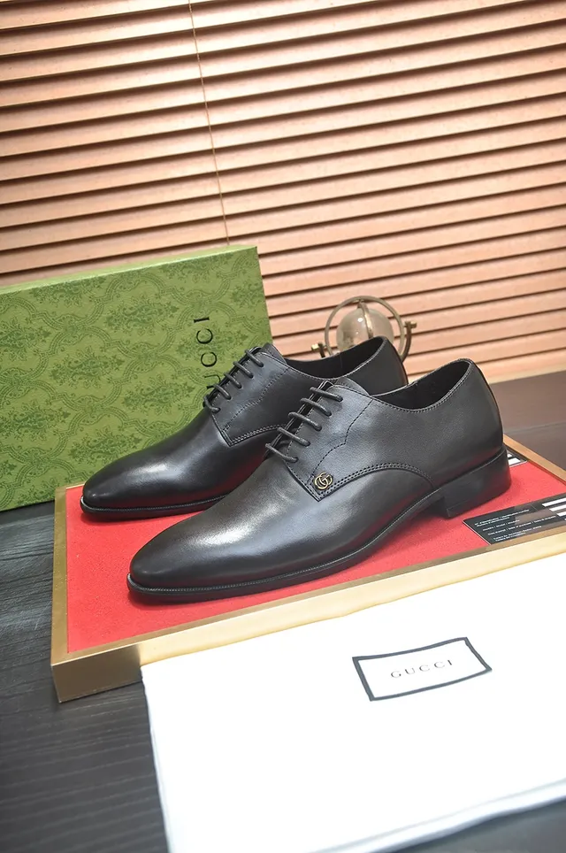 Gucci Noir et Or Cuir Poli Embout de Cap Chaussures Oxford 4
