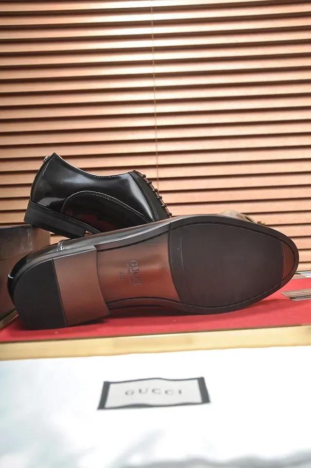 Gucci Chaussures Oxford Noir à Embout Cap Poli 3