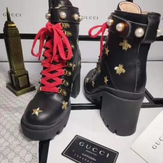 Gucci काला लाल मोती किनारा एंक्ल बूट