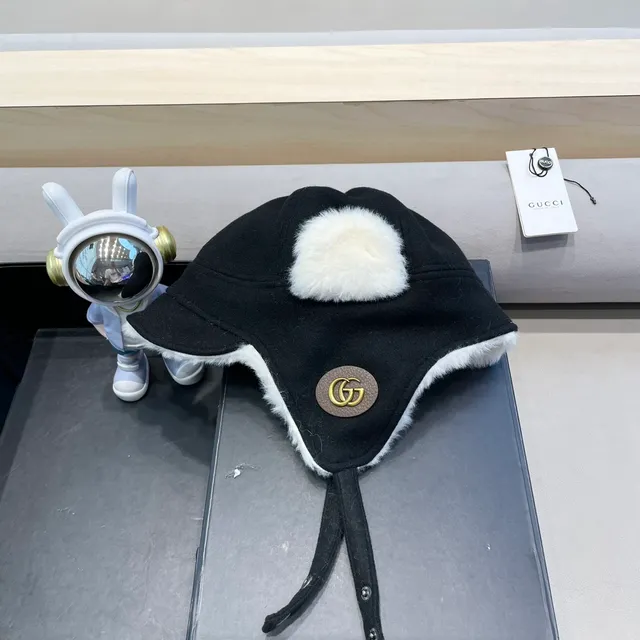 Gucci Gorro Negro Forro de piel de cordero con orejeras 2