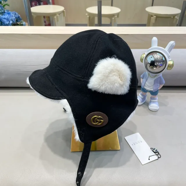 Gucci Gorro Negro Forro de piel de cordero con orejeras 8