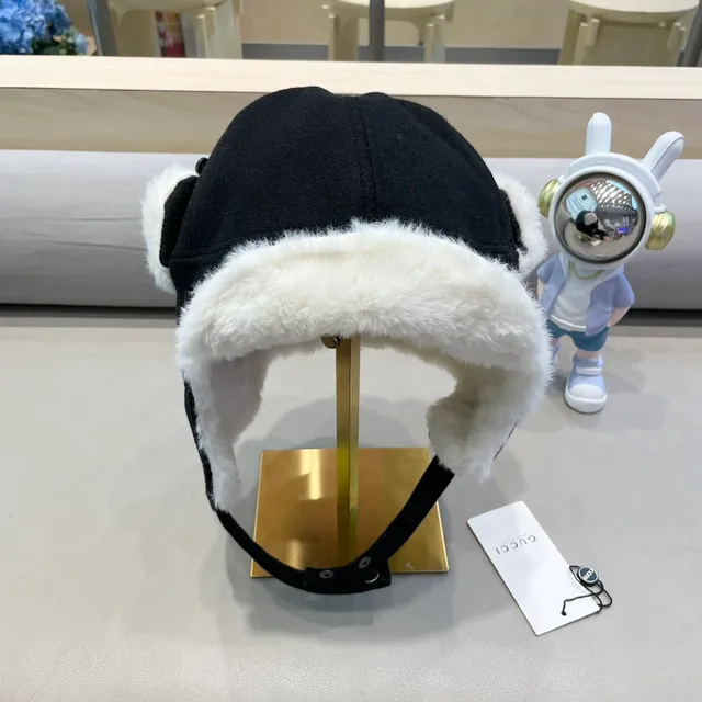 Gucci Gorro Negro Forro de piel de cordero con orejeras 9