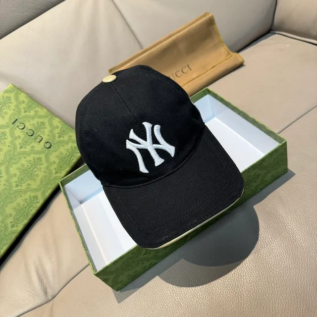 Gucci काला सफेद ज्योमेट्राइड मथ मोटिफ NY Yankees Logo बेसबॉल कैप 3