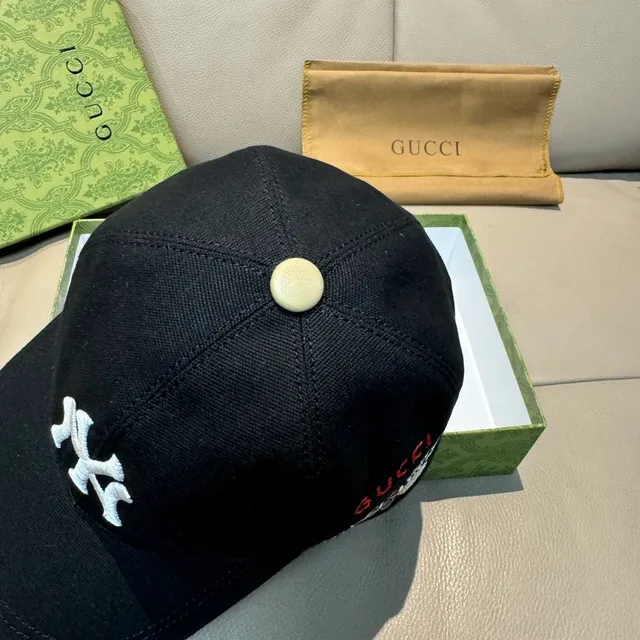 Gucci काला सफेद ज्योमेट्राइड मथ मोटिफ NY Yankees Logo बेसबॉल कैप 5