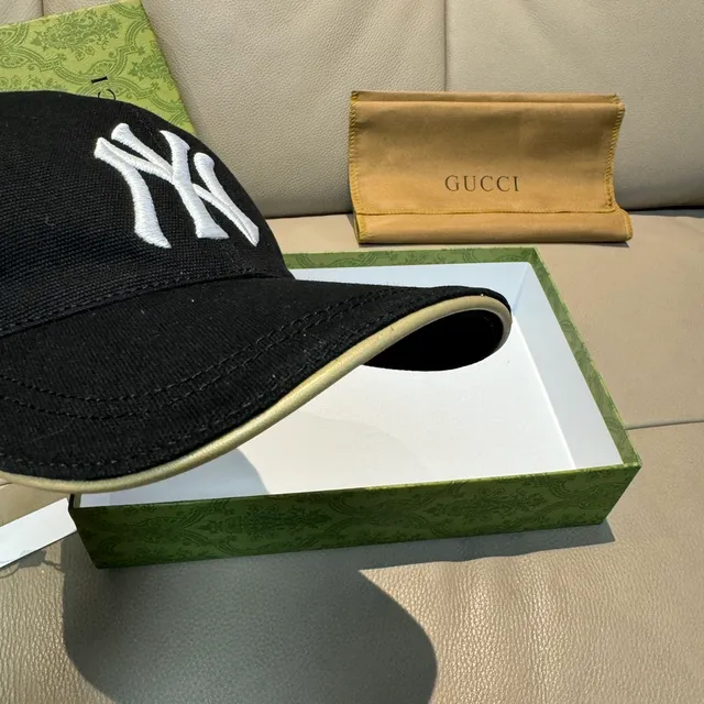 Gucci काला सफेद ज्योमेट्राइड मथ मोटिफ NY Yankees Logo बेसबॉल कैप 6