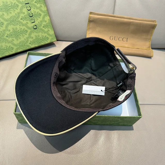 Gucci काला सफेद ज्योमेट्राइड मथ मोटिफ NY Yankees Logo बेसबॉल कैप 9