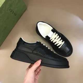 Gucci Zapatillas Lifestyle de Suela de Plataforma Paneles de Cuero Perforados Negro y Blanco