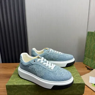 Gucci Zapatillas Lifestyle con parte superior de denim azul y blanco GG Monogram Print