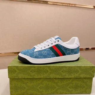 Gucci Zapatillas lifestyle con parte superior de denim azul blanco monogramado, detalle de raya web