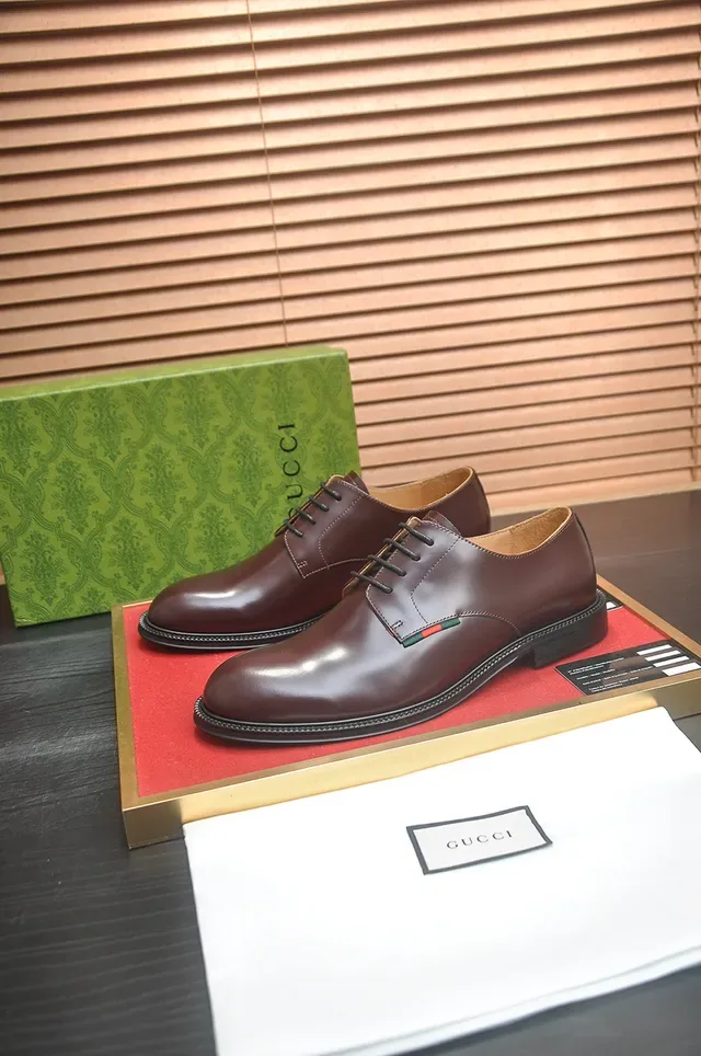 Gucci Sapatos Oxford de Couro Polido com Bico de Tapa Marrom Preto 4