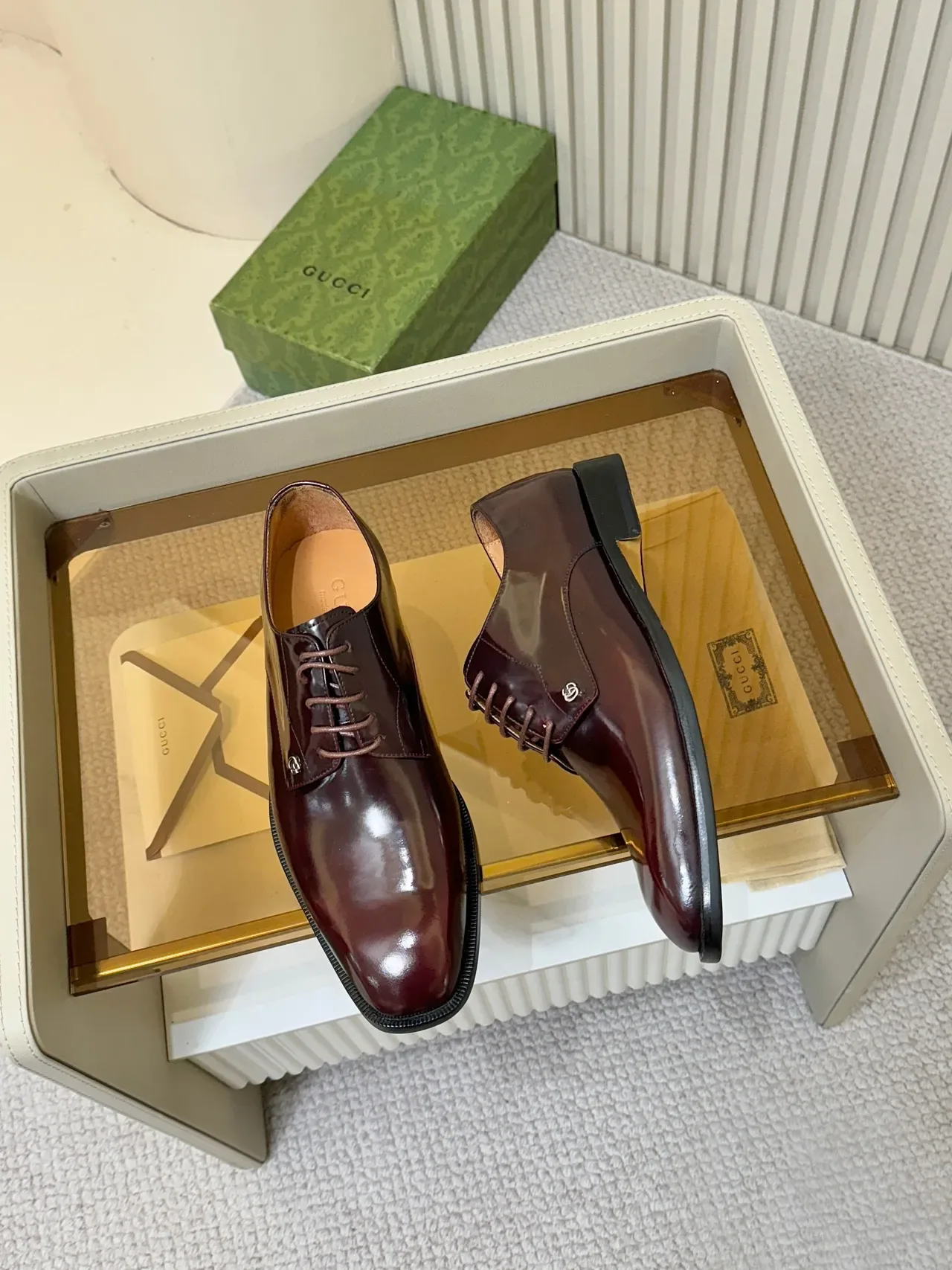 Gucci بوردو أسود جلد لامع أحذية أوكسفورد كاب تو 5