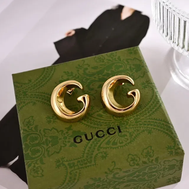 Boucles d'oreilles Gucci en forme de C ton doré 2