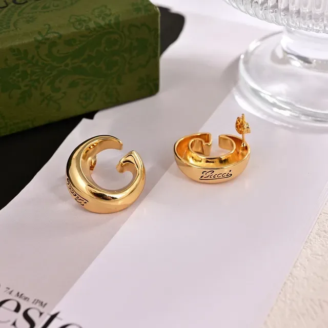 Boucles d'oreilles Gucci en forme de C ton doré 3