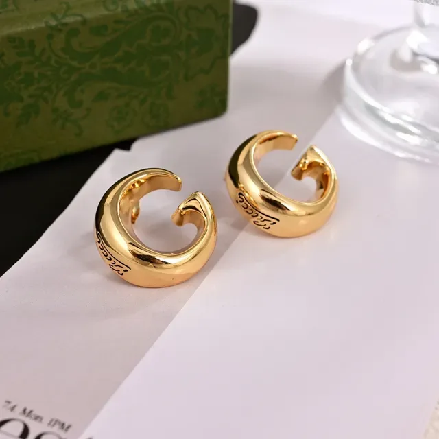 Boucles d'oreilles Gucci en forme de C ton doré 4