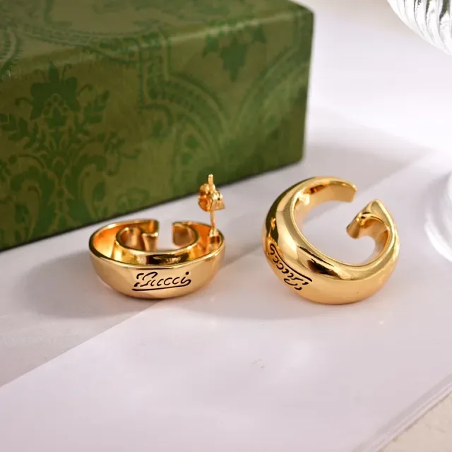 Boucles d'oreilles Gucci en forme de C ton doré 5