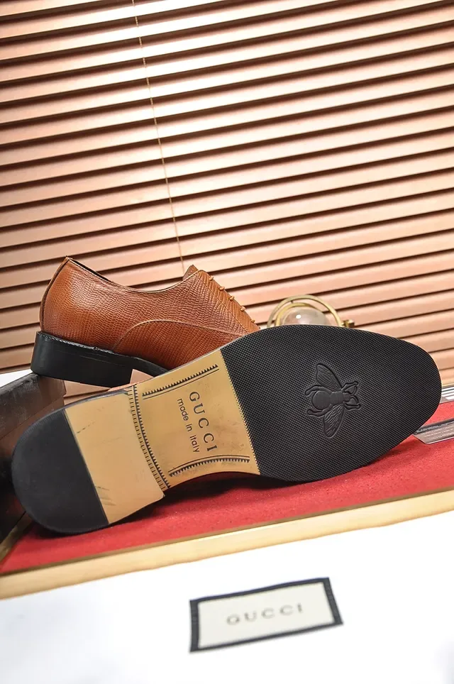 Gucci Cap-Toe लिजार्ड-टेक्स्चर्ड लेदर ऑक्सफोर्ड जूते 3