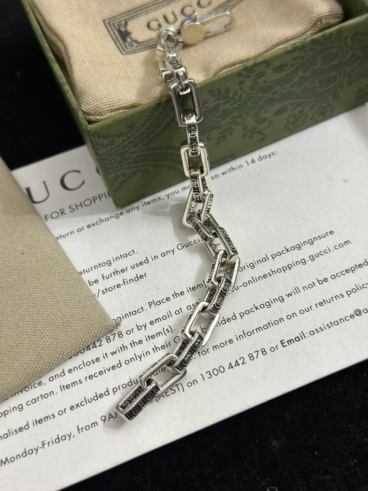 Gucci Engraved Link Chain Silver Beige Rectangular Curb Links Bracelet 4