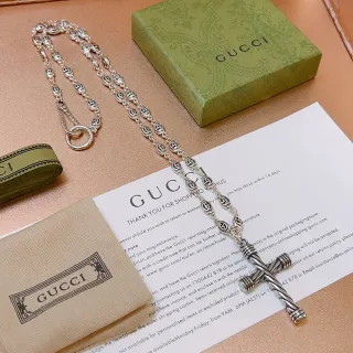Gucci GG Link ক্রস মালা সিলভার গ্রিন ইন্টারলকিং চেইন টুইস্টেড-বার পেন্ডেন্ট মালা