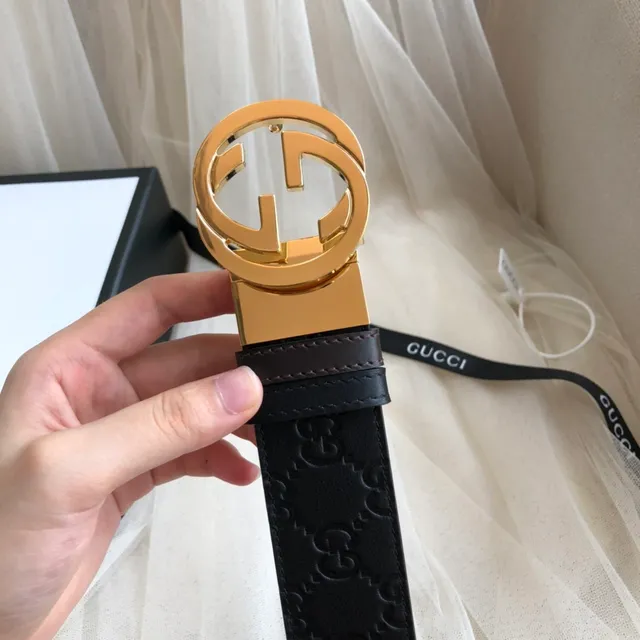 Ceinture Gucci GG Marmont noire et or avec monogramme embossé et boucle de G entrelacée en cuir 3