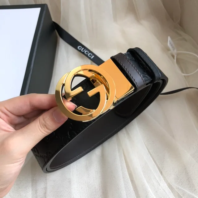 Ceinture Gucci GG Marmont noire et or avec monogramme embossé et boucle de G entrelacée en cuir 4