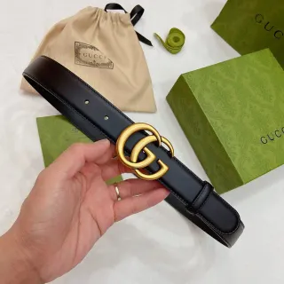 Gucci GG Marmont Cinto de Couro Liso Preto e Dourado com Fivela Interlocking G