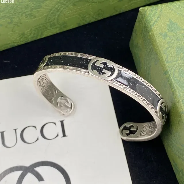 Gucci GG Marmont কালো ধব্বেদার এনামেল কাফ ব্রেসলেট 3