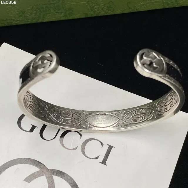 Gucci GG Marmont কালো ধব্বেদার এনামেল কাফ ব্রেসলেট 4