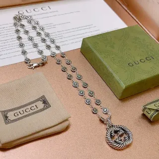 Gucci GG Marmont Collier Floral-Link Sangle Tordue avec Pendentif