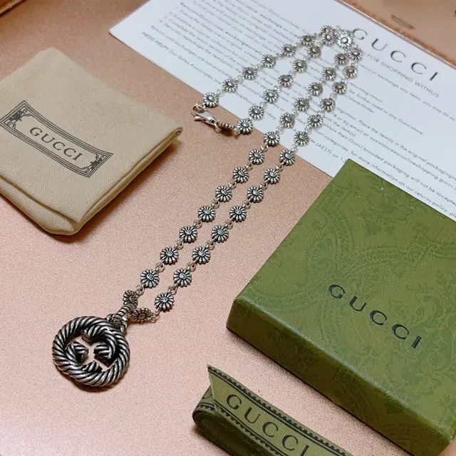 Gucci GG Marmont Collar Floral-Link Soga Trenzada con Colgante 2