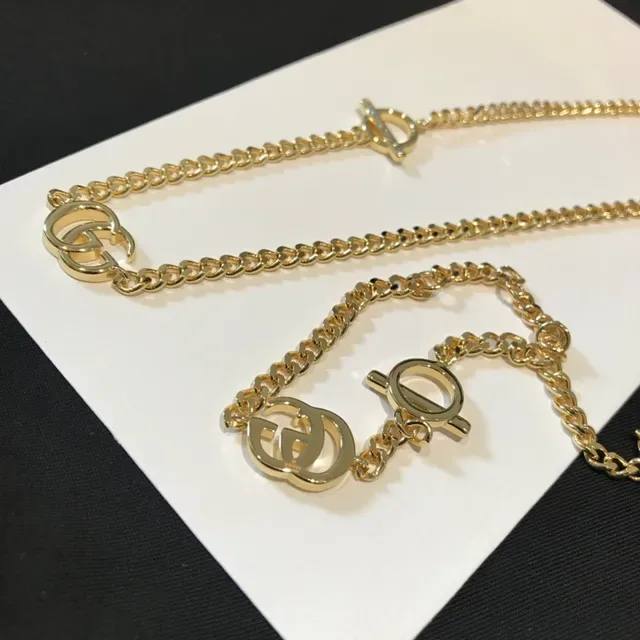 Gucci GG Marmont Cadena Curb Chain Interlocking Double-G Oro 2