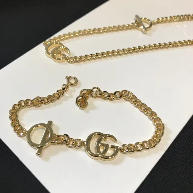 Gucci GG Marmont Cadena Curb Chain Interlocking Double-G Oro 6