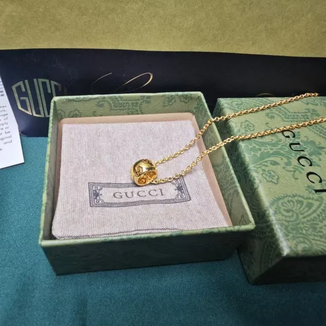 Gucci GG Marmont সোনালি Interlocking G পেন্ডেন্ট নেকলেস 4