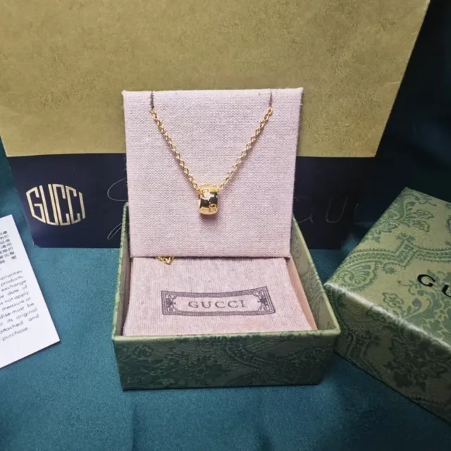 Gucci GG Marmont সোনালি Interlocking G পেন্ডেন্ট নেকলেস 7