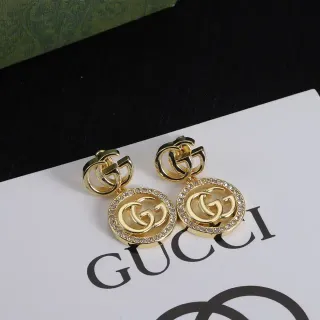 Gucci GG Marmont أقراط كريستال Pavé Interlocking GG ذهبي اللون