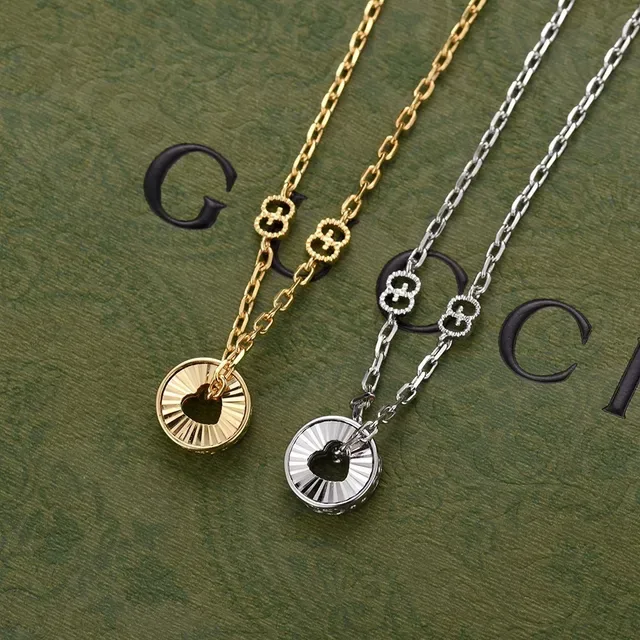 Gucci GG Marmont Interlocking G Collier pendentif 5