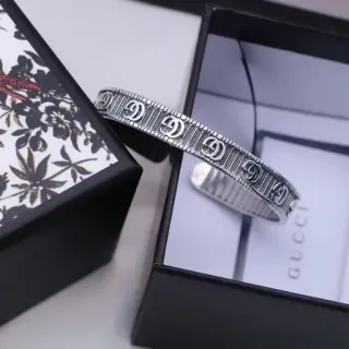 Gucci GG Marmont Interlocking G سوار كف مخطط