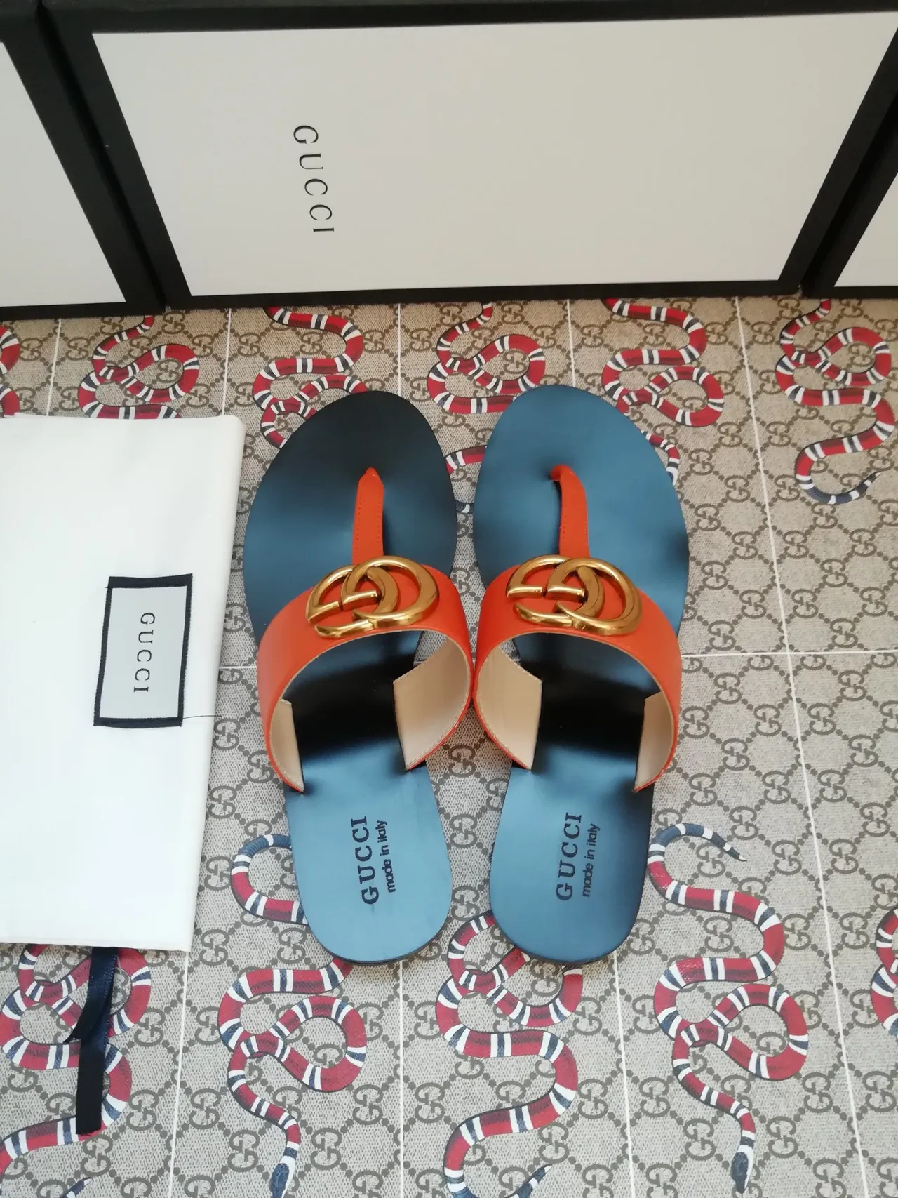 Gucci GG Marmont Naranja Azul Interlocking Hardware Correa Ancha de Cuero Sandalias Casual 2