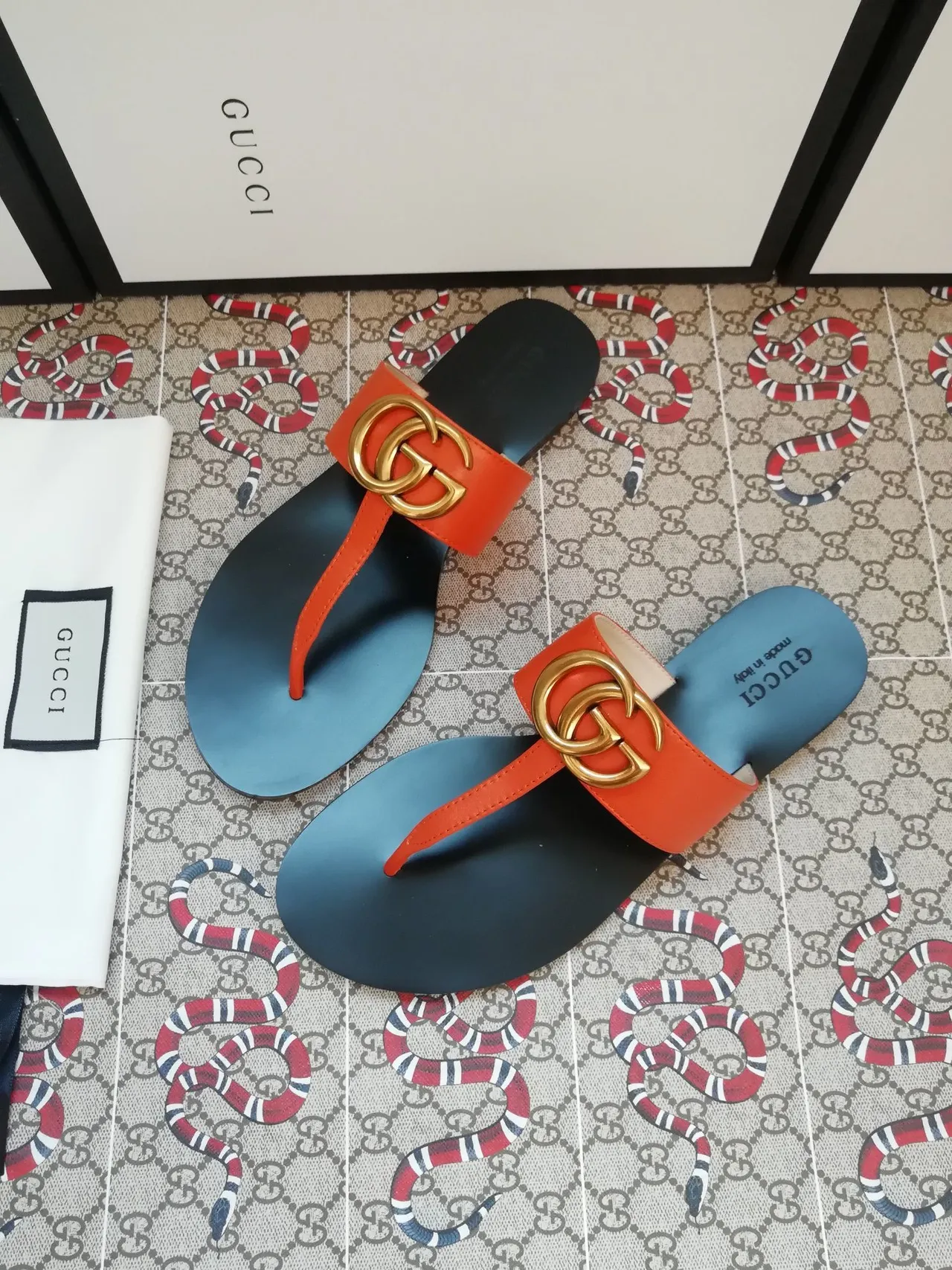 Gucci GG Marmont Naranja Azul Interlocking Hardware Correa Ancha de Cuero Sandalias Casual 3