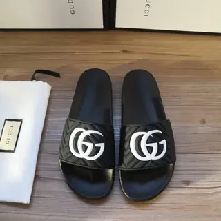 Gucci GG Marmont 绗缝 Interlocking GG Logo 黑色拖鞋