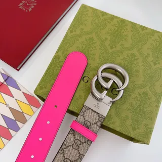 Gucci GG Marmont 可逆粉色和米色皮带