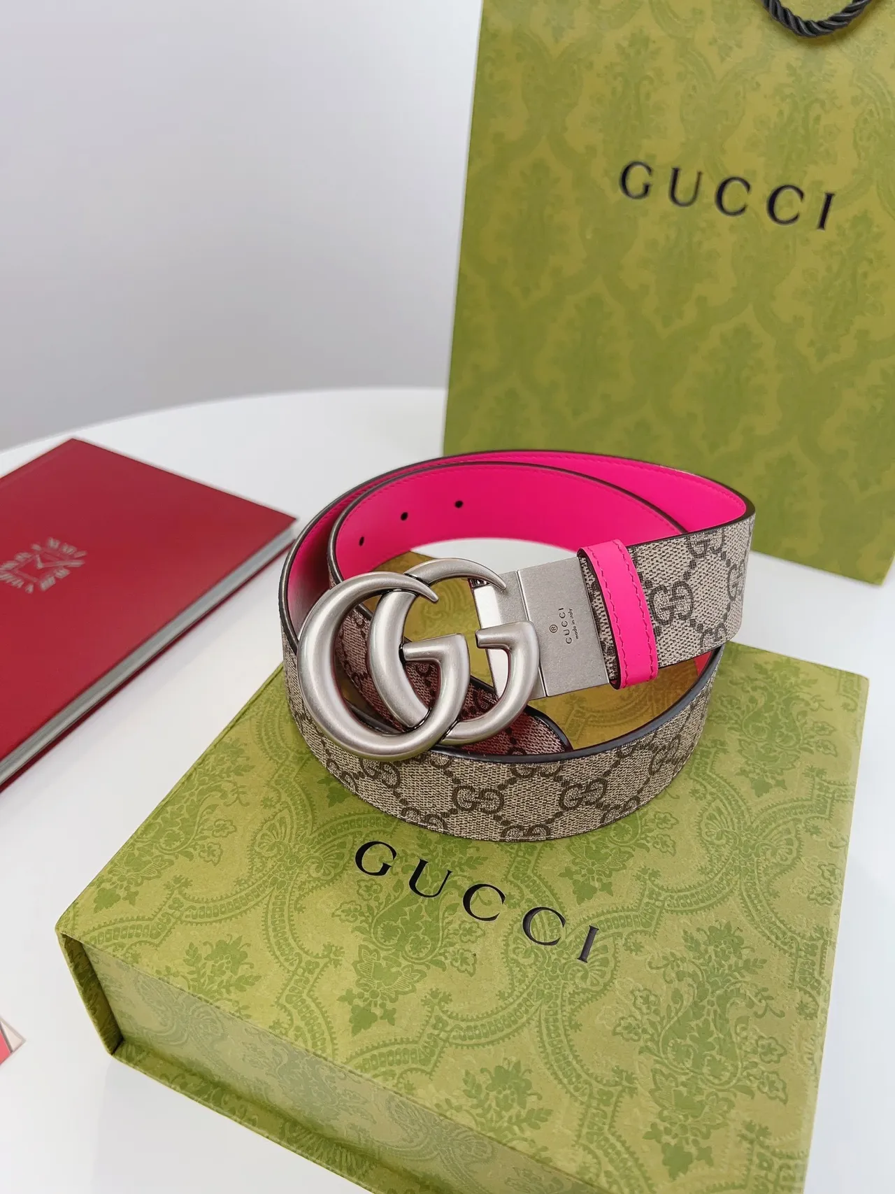 Gucci GG Marmont 可逆粉色和米色皮带 5