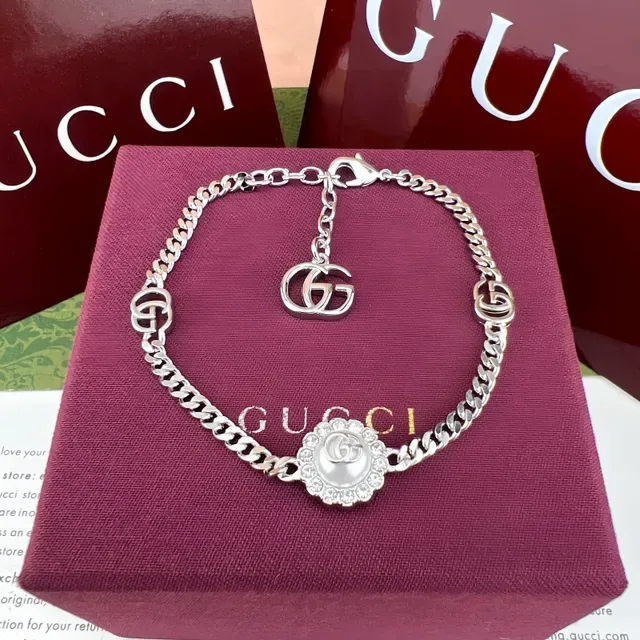 سوار Gucci GG Marmont ذهب وردي مزين بالكريستال سلسلة كيرب 3